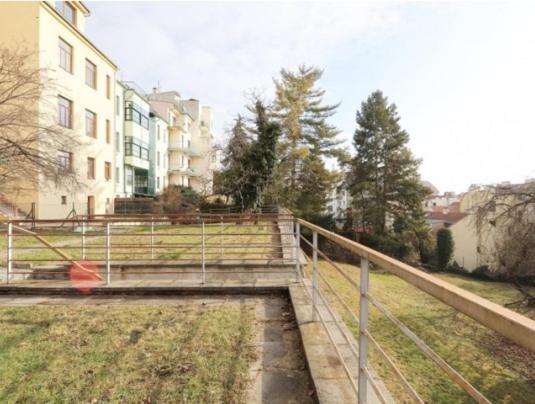 Byt S Terasou A Zahradou Brno Exteriör bild